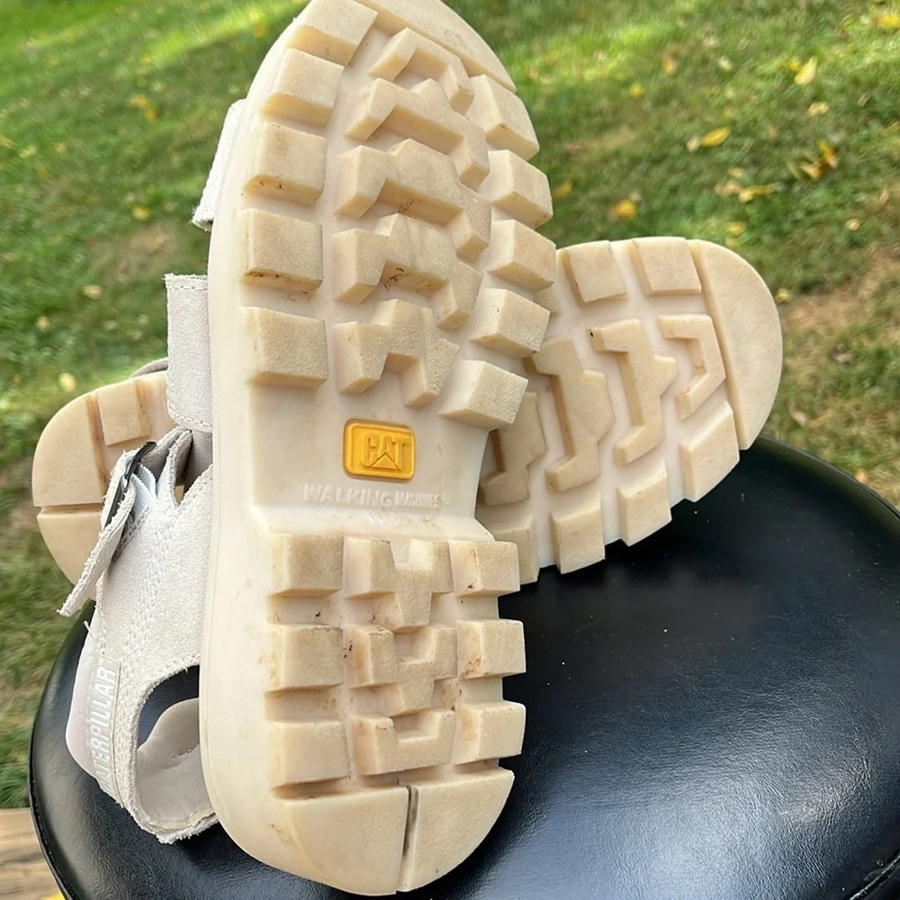 Caterpillar Rigor Sandal, cream color, men’s size 7, women’s size 9